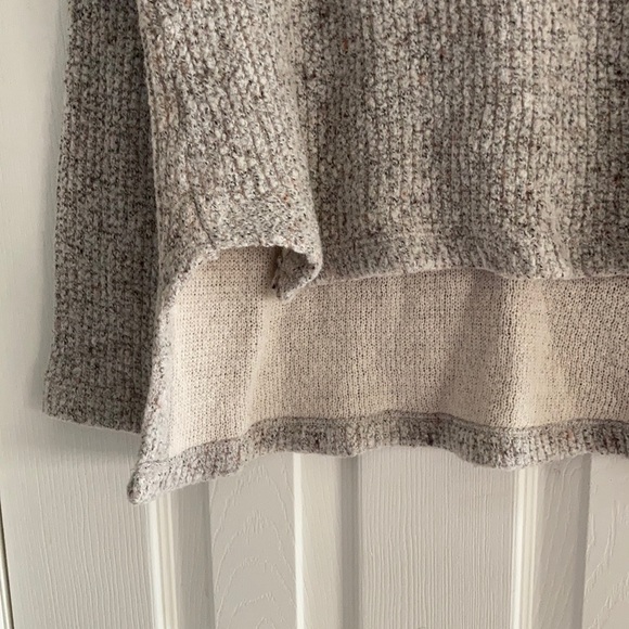 SPLENDID HIGH LOW V-NECK SWEATER SIZE L - Picture 4 of 7